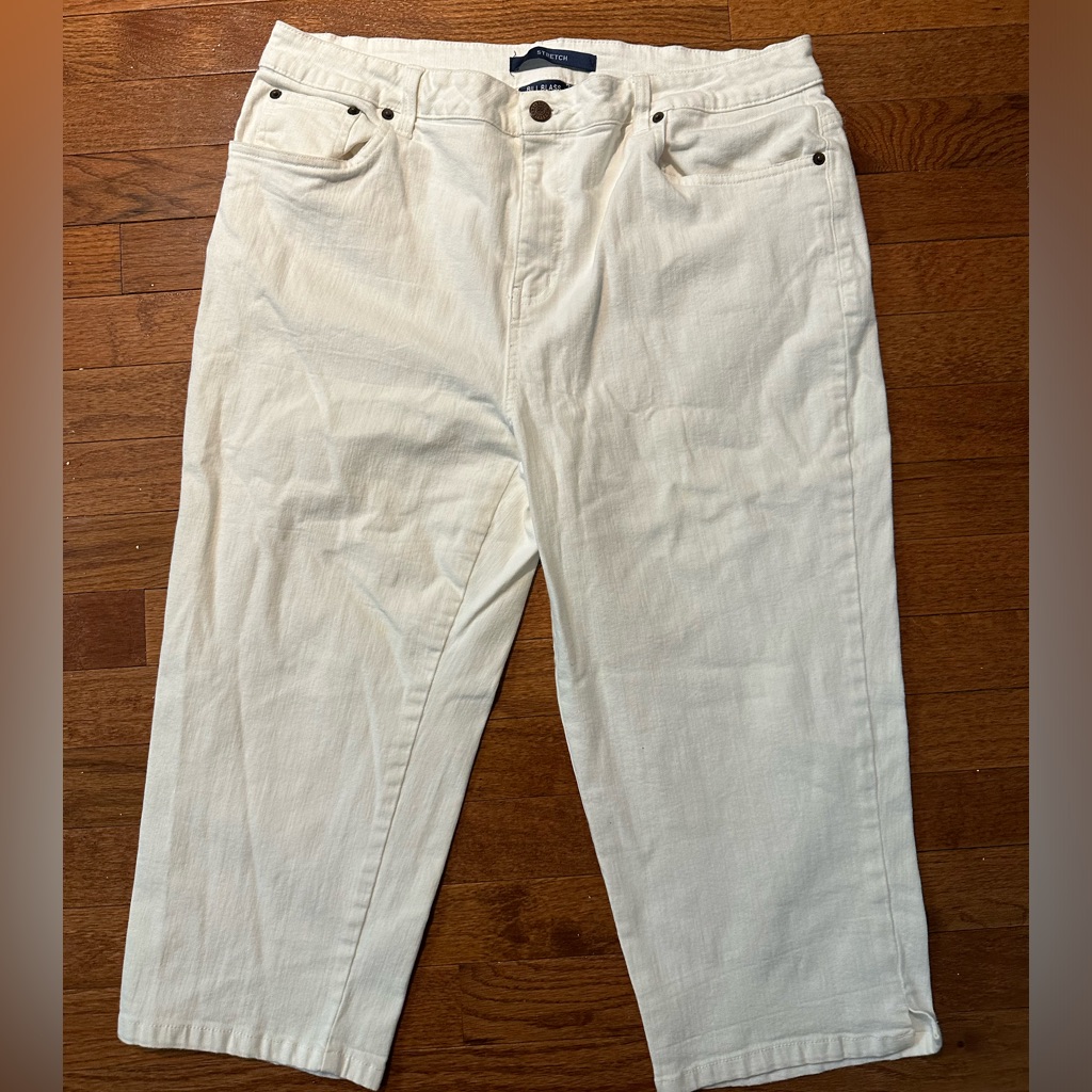 White Denim Stretch Capris Bill Blass Brand Size 16p White Denim Stretch Capris Bill Blass Brand Size 16p